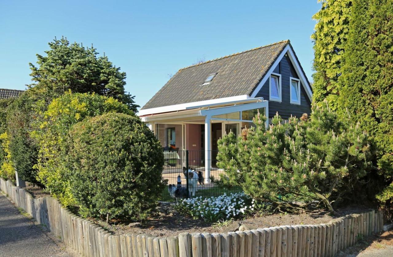 Holiday Home Mosselbank: Seaside Retreat with Private Garden Ouddorp Exterior photo